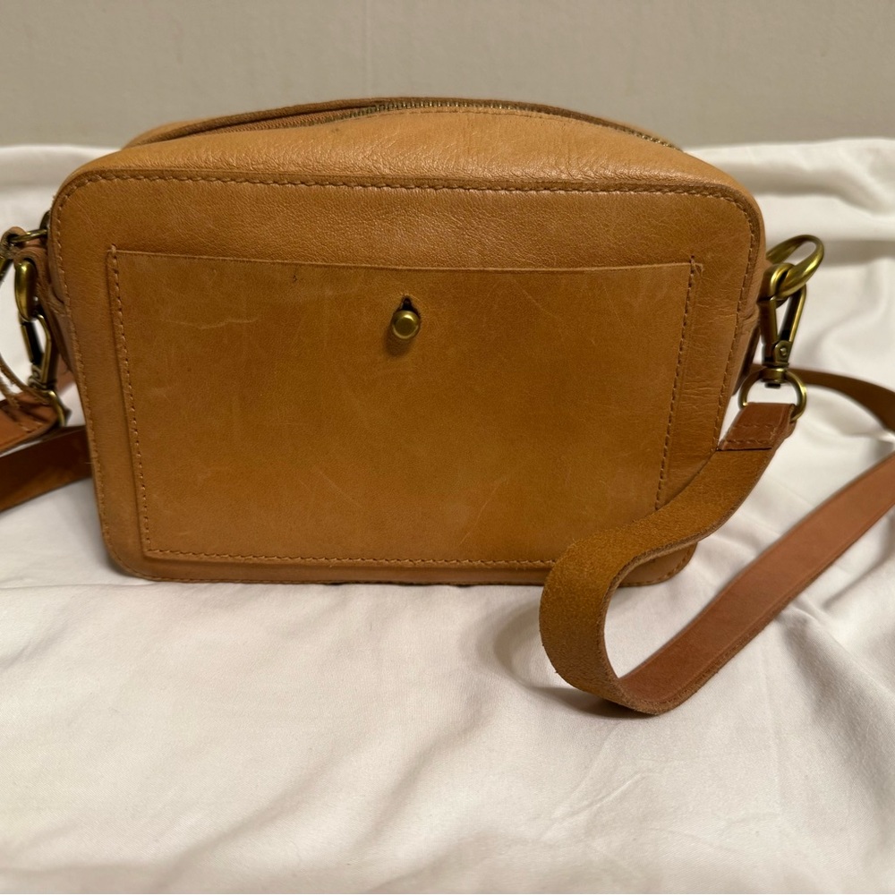 Madewell Tan Crossbody Bag with Classic Leather Design